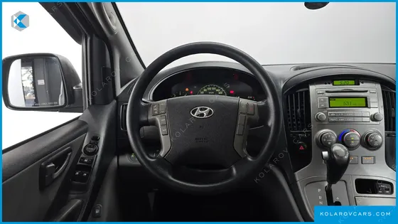 HYUNDAI STAREX 5-SEATER VAN