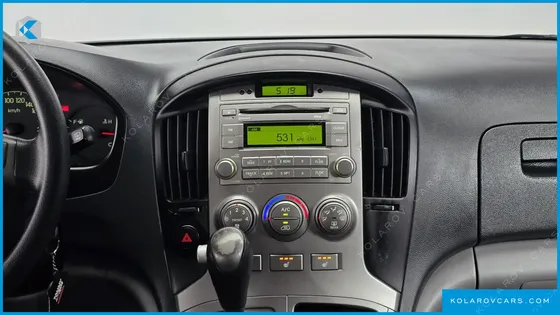 HYUNDAI STAREX 5-SEATER VAN