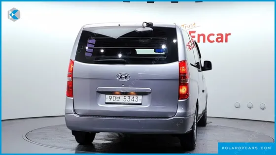 HYUNDAI STAREX 5-SEATER VAN