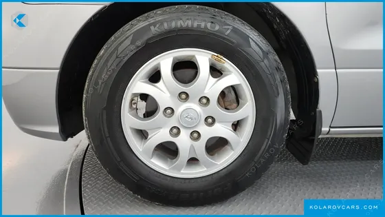 HYUNDAI STAREX 5-SEATER VAN