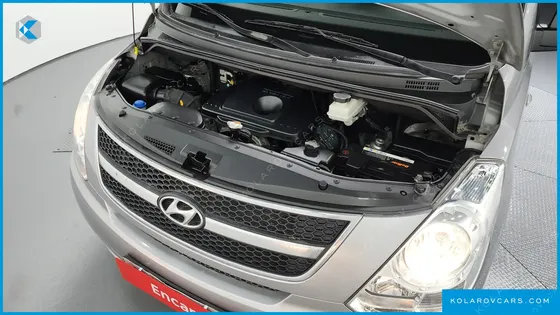 HYUNDAI STAREX 5-SEATER VAN