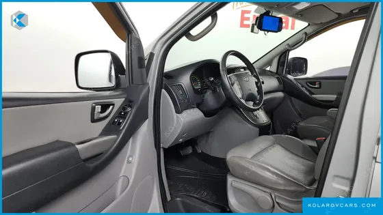 HYUNDAI STAREX 5-SEATER VAN