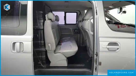 HYUNDAI STAREX 5-SEATER VAN