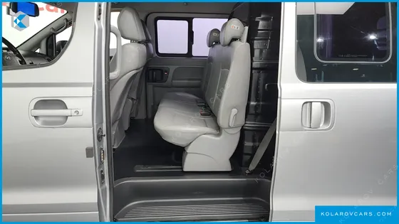 HYUNDAI STAREX 5-SEATER VAN