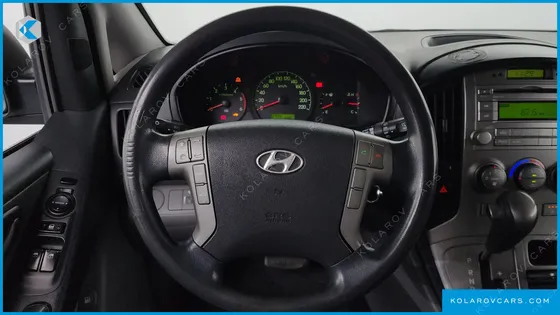HYUNDAI STAREX 5-SEATER VAN