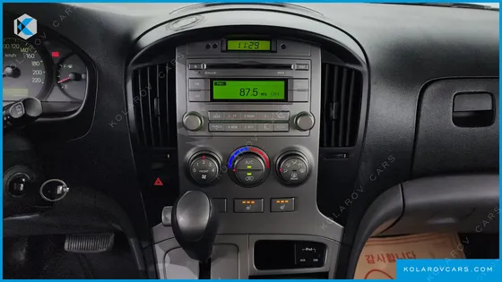 HYUNDAI STAREX 5-SEATER VAN