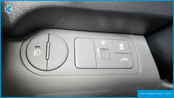 HYUNDAI STAREX 5-SEATER VAN