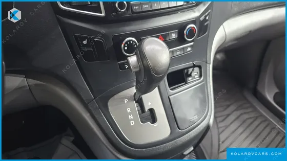 HYUNDAI STAREX 3-SEATER VAN
