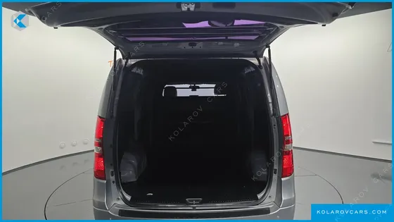 HYUNDAI STAREX 3-SEATER VAN