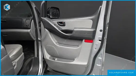 HYUNDAI STAREX 12-SEATER WAGON