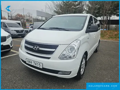 HYUNDAI STAREX 5-SEATER VAN