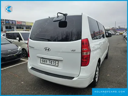 HYUNDAI STAREX 5-SEATER VAN