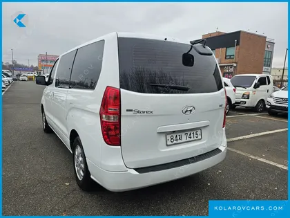 HYUNDAI STAREX 5-SEATER VAN