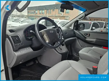 HYUNDAI STAREX 5-SEATER VAN