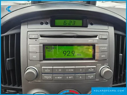 HYUNDAI STAREX 5-SEATER VAN