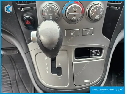 HYUNDAI STAREX 5-SEATER VAN