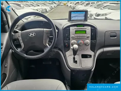 HYUNDAI STAREX 5-SEATER VAN