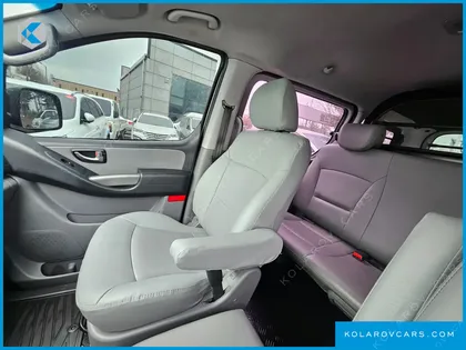 HYUNDAI STAREX 5-SEATER VAN