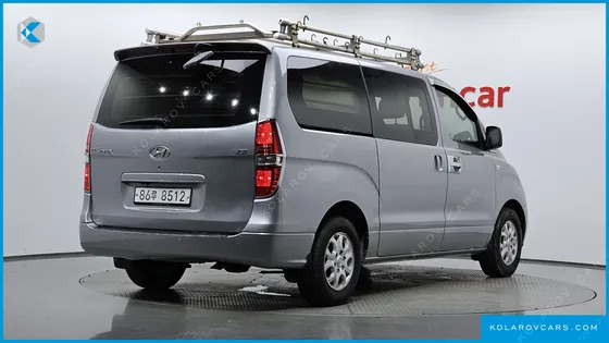 HYUNDAI STAREX 5-SEATER VAN