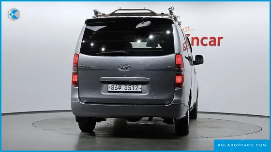 HYUNDAI STAREX 5-SEATER VAN