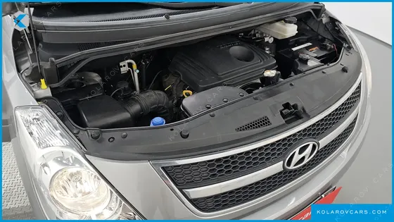 HYUNDAI STAREX 5-SEATER VAN