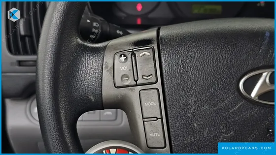 HYUNDAI STAREX 5-SEATER VAN