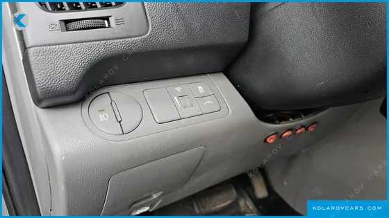 HYUNDAI STAREX 5-SEATER VAN
