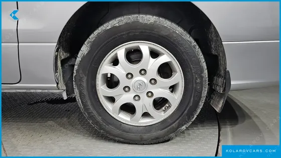 HYUNDAI STAREX 5-SEATER VAN