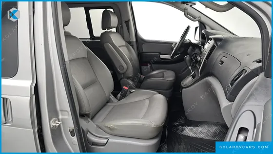 HYUNDAI STAREX 5-SEATER VAN