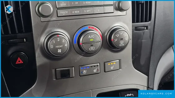 HYUNDAI STAREX 5-SEATER VAN