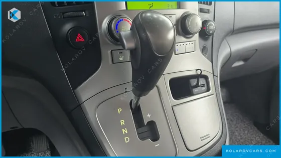 HYUNDAI STAREX 12-SEATER WAGON