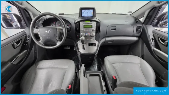 HYUNDAI STAREX 5-SEATER VAN
