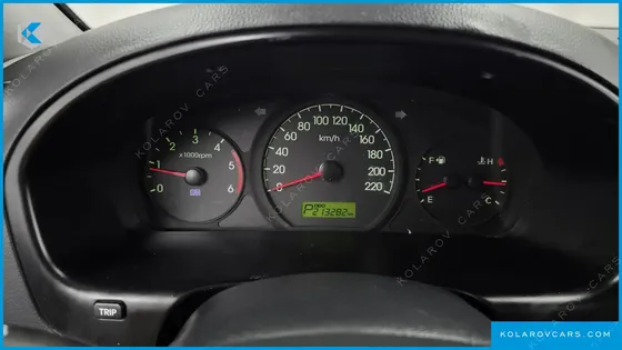 HYUNDAI STAREX 5-SEATER VAN