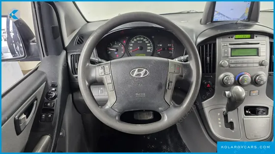 HYUNDAI STAREX 5-SEATER VAN