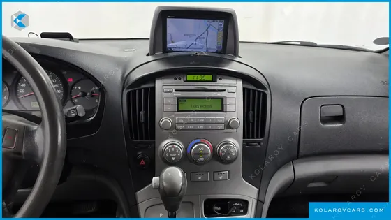 HYUNDAI STAREX 5-SEATER VAN