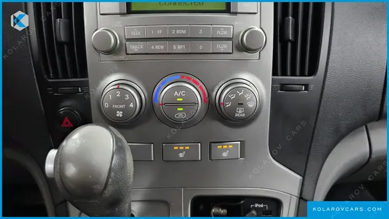 HYUNDAI STAREX 5-SEATER VAN