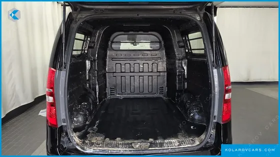 HYUNDAI STAREX 5-SEATER VAN