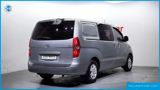 HYUNDAI STAREX 5-SEATER VAN