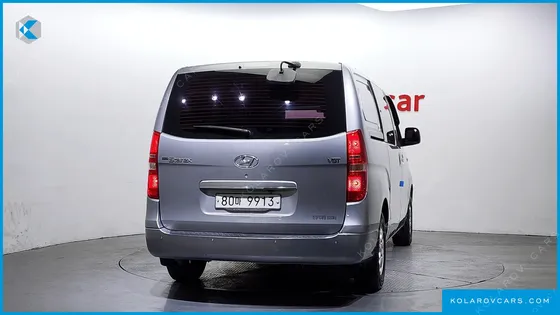 HYUNDAI STAREX 5-SEATER VAN