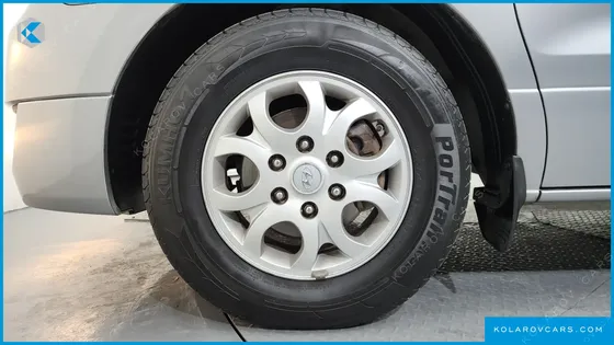 HYUNDAI STAREX 5-SEATER VAN