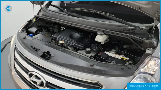 HYUNDAI STAREX 5-SEATER VAN