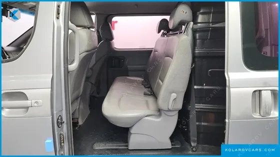 HYUNDAI STAREX 5-SEATER VAN