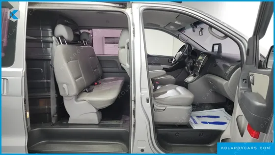 HYUNDAI STAREX 5-SEATER VAN