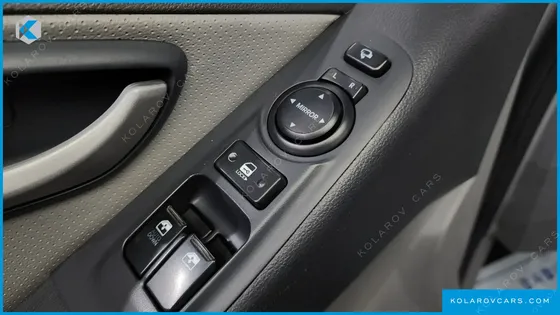 HYUNDAI STAREX 5-SEATER VAN