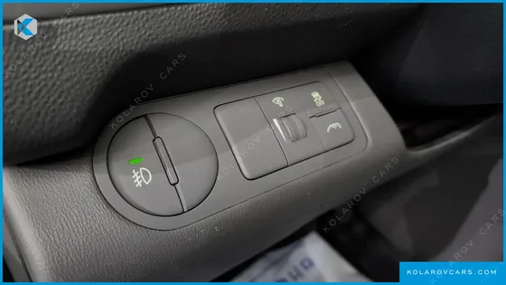 HYUNDAI STAREX 5-SEATER VAN
