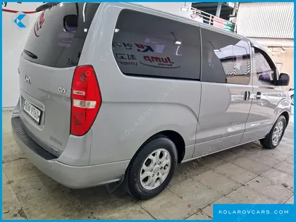 HYUNDAI STAREX 5-SEATER VAN