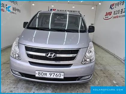 HYUNDAI STAREX 5-SEATER VAN