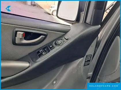 HYUNDAI STAREX 5-SEATER VAN