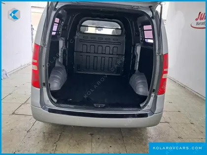 HYUNDAI STAREX 5-SEATER VAN
