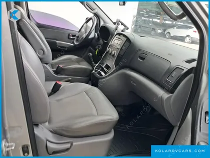 HYUNDAI STAREX 5-SEATER VAN